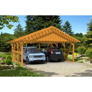 Skan Holz Carport Schwarzwald in Eiche mit Rückwand und zwei geparkten Autos.