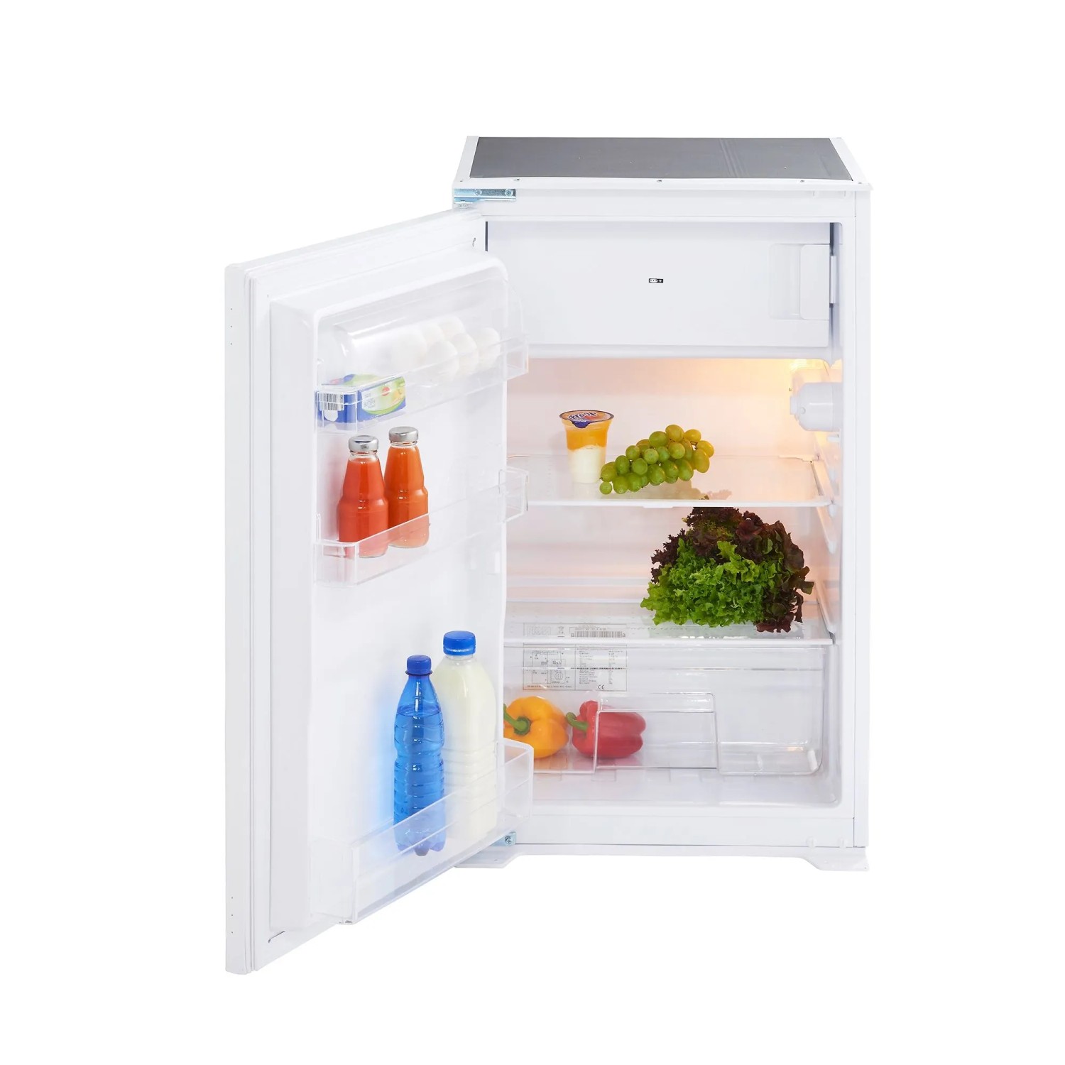 Offener, weißer Einbaukühlschrank mit Lebensmitteln, passend zur OPTIFIT Küchenzeile.