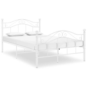 Weißes Metallbett, 120x200 cm, mit Lattenrost. Romantisches Design für erholsamen Schlaf im Schlafzimmer.