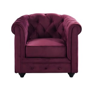 Bordeauxroter Chesterfield Loungesessel aus Samt mit gerader Rückenlehne. Klassischer Polstersessel für stilvolle Wohnräume.
