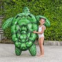 Bestway Schwimmtier Tidal Turtle mit Kind, grüne aufblasbare Wasserschildkröte mit Haltegriffen.