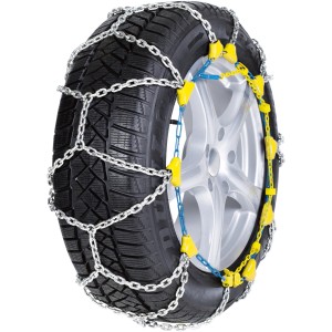 Ottinger SUV Felgenschutz O-Tec 2550 am Reifen, Nahaufnahme. Felgenschonende Schneeketten für Geländewagen.