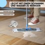 Transparente Björn&Schiller Bodenschutzmatte 100x120cm unter Wischmopp auf Holzboden.