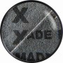 Nahaufnahme eines Klingspor Schleifbands, Gewebestruktur mit Korn 80. Zubehör für Bandschleifer, für Holz und Metall.