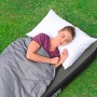 Bestway Luftbett für 1 Person, 185x76x25cm, mit Schlafsack und Kissen auf Rasen.