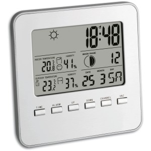 Silberne TFA Funk-Wetterstation Quadro mit Sensor zeigt Innen- und Außentemperatur, Luftfeuchtigkeit, Datum und Uhrzeit.
