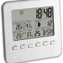 Silberne TFA Funk-Wetterstation Quadro mit Sensor zeigt Innen- und Außentemperatur, Luftfeuchtigkeit, Datum und Uhrzeit.