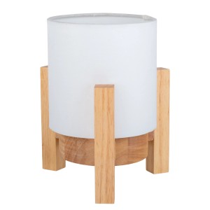 Näve LED-Akkutischleuchte Madita mit Holzgestell und weißem Textilschirm.