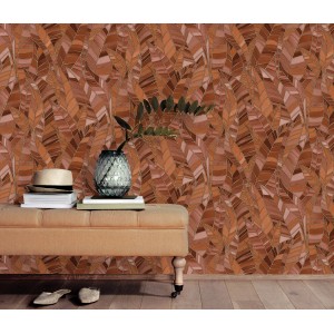 Erismann Vliestapete Elle Decoration 4 Serenade Terracotta mit Blattmuster und goldenen Konturen.