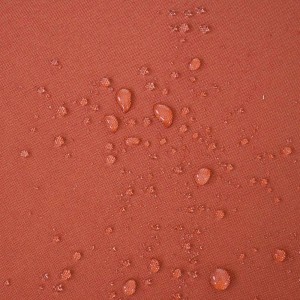 Wasserabweisender Bezug (Terracotta) der MCW Sonnenliege Cesena, Detailaufnahme.