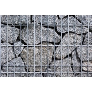 Scherf Fertig-Gabione mit Granitbruch Salz & Pfeffer Füllung, Nahaufnahme der Drahtstruktur und Steine.