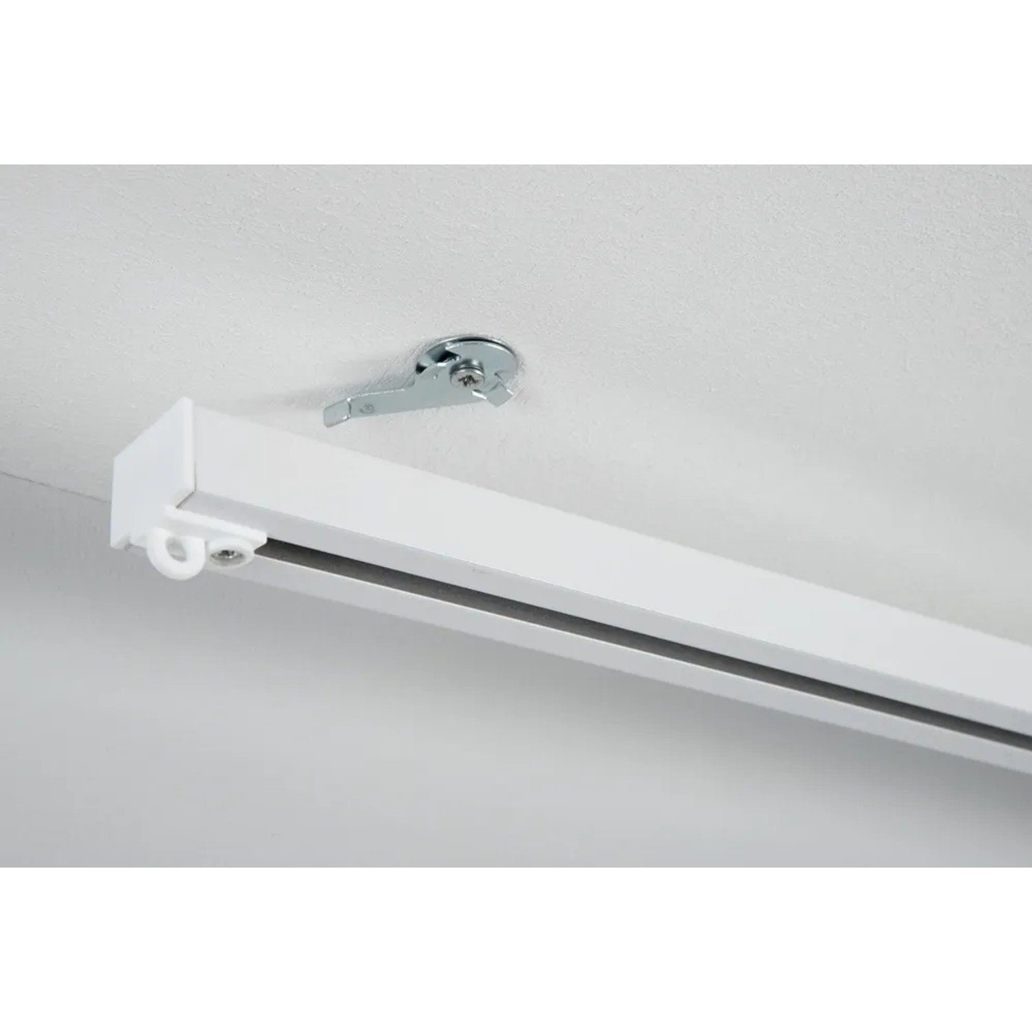 Weiße Gardinia Aluminium Vorhangschiene Luna, 1-läufig, an der Decke montiert.