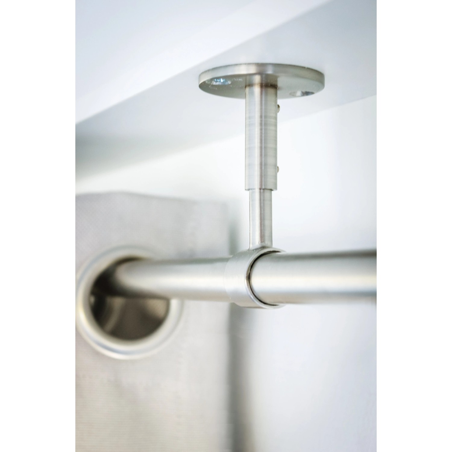 Mydeco Gardinenstange Komplettset, ausziehbar, Edelstahl-Optik, Montage an Wand oder Decke.