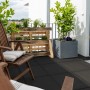 Diephaus Gehwegplatte Anthrazit 50x50 cm auf Balkon mit Gartenmöbeln und Pflanzen.