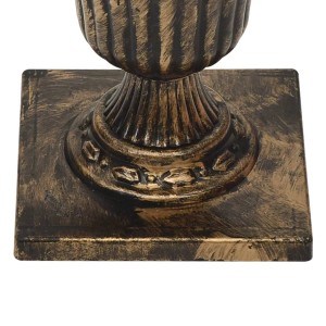 Detailaufnahme Topf des weißen LED Spiral-Weihnachtsbaums, künstlicher Tannenbaum für Weihnachten.