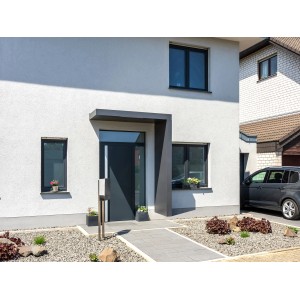 Modernes Gutta Rechteckvordach BS PLUS in Anthrazit, 160x90 cm, rechte Seite, am Hauseingang.