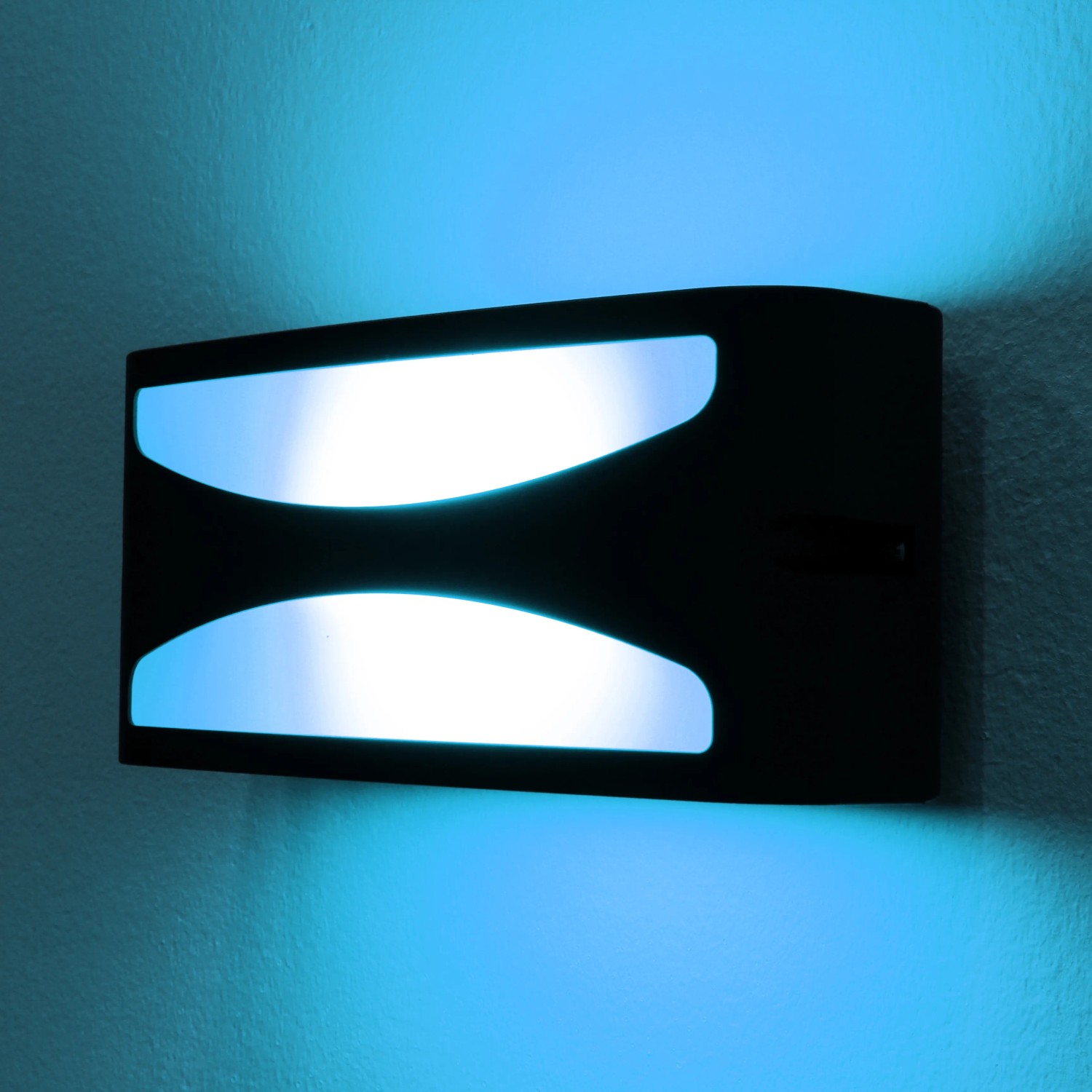 Moderne Eco-Light Aussenwandleuchte Leipzig in Anthrazit mit zwei Lichtöffnungen.