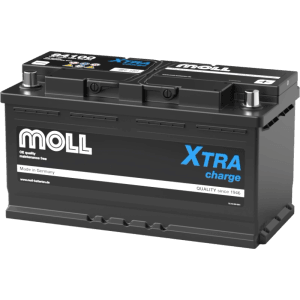 Schwarze MOLL Xtra Charge Starterbatterie 12V 100Ah 900A mit silbernen Polen. Robuste Autobatterie Made in Germany.