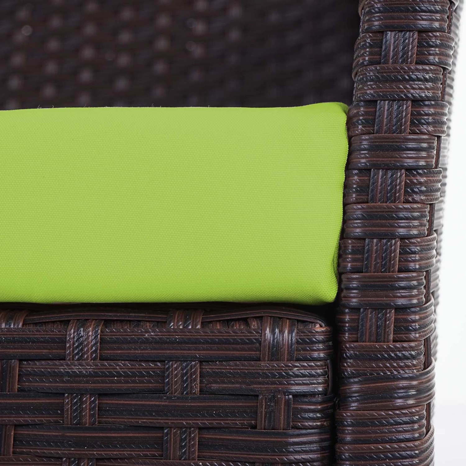 Detailaufnahme: MCW Gartenbank Hamar, braun meliert, mit grünem Kissen. Poly-Rattan Geflecht.
