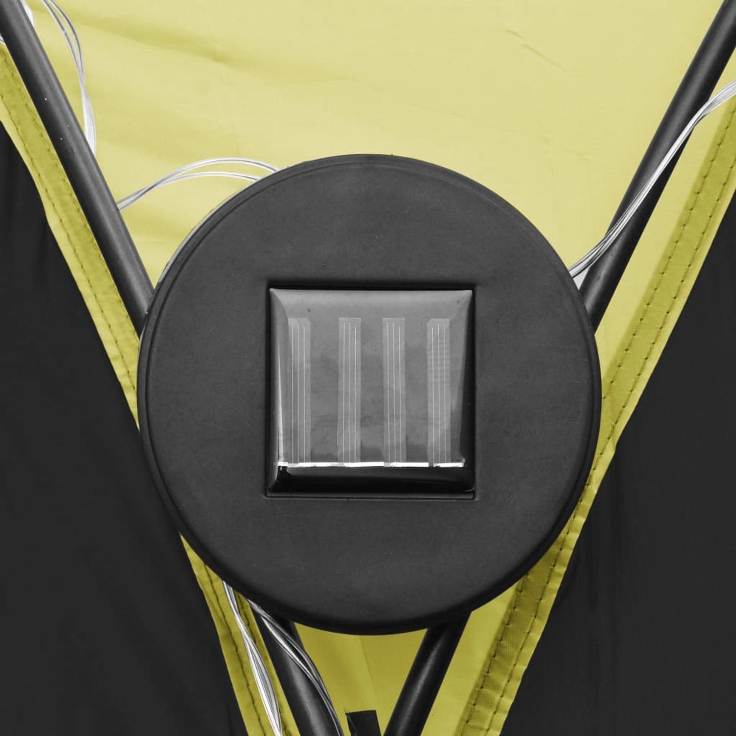 Detailaufnahme des Solarmoduls am grünen Partyzelt mit LED-Beleuchtung von vidaXL.