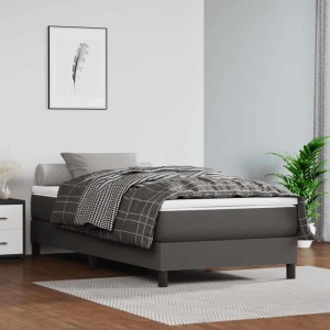 Weiße und graue Taschenfederkernmatratze 80x160 cm für Kinder aus Kunstleder auf einem Einzelbett.