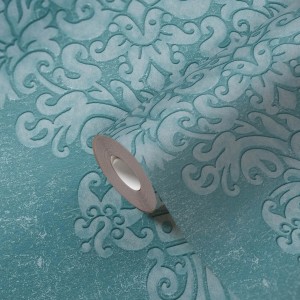 Schimmernde Barock Tapete in Blau-Türkis mit Ornament Muster für Wohnräume.