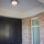 Moderne Lutec LED-Außenwandleuchte Rola in Anthrazit, runde Form. Wandlampe für den Außenbereich.