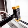 Halder Secural Schonhammer (Ø 35/45 mm) im Einsatz beim Fensterbau.
