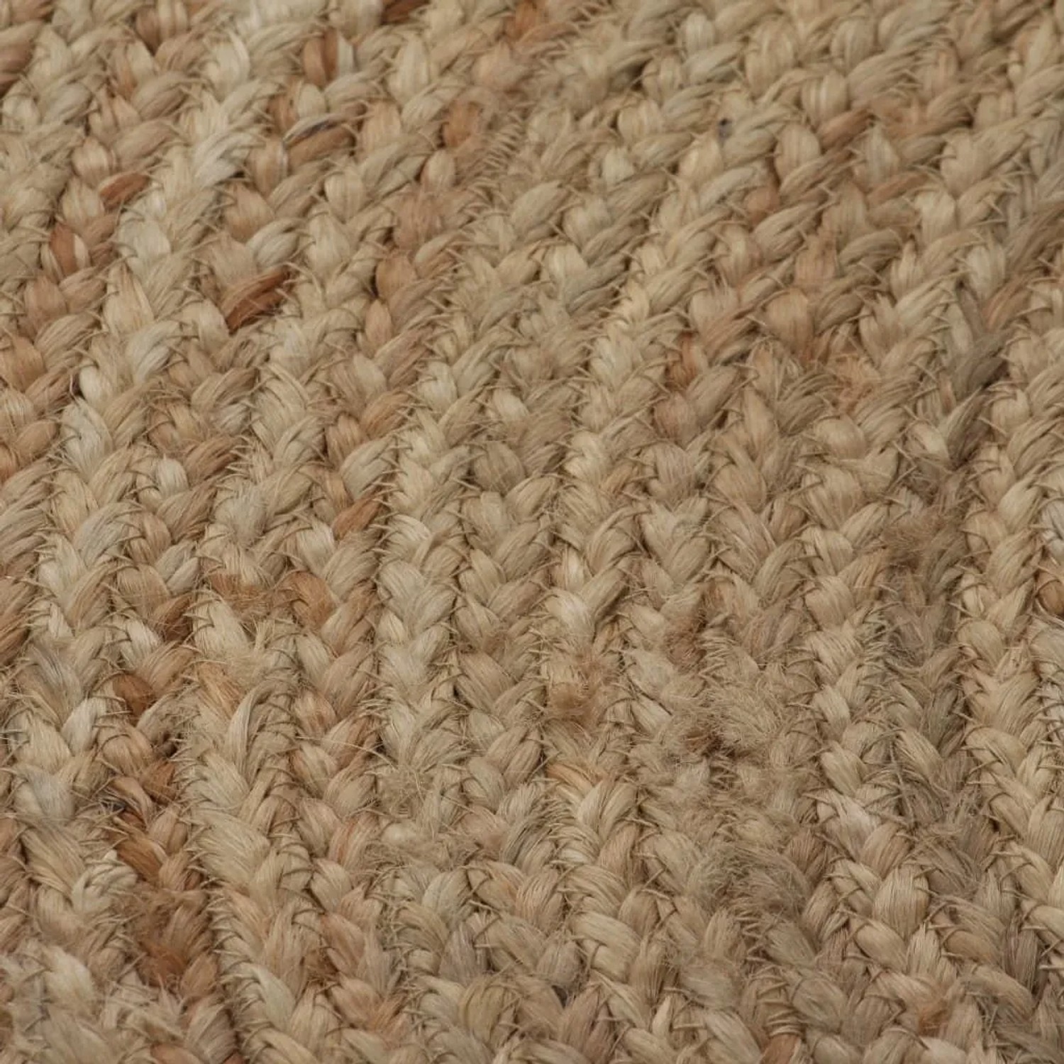 Detailaufnahme: Naturfarbener, runder Jute Teppich mit handgeflochtener, robuster Textur.