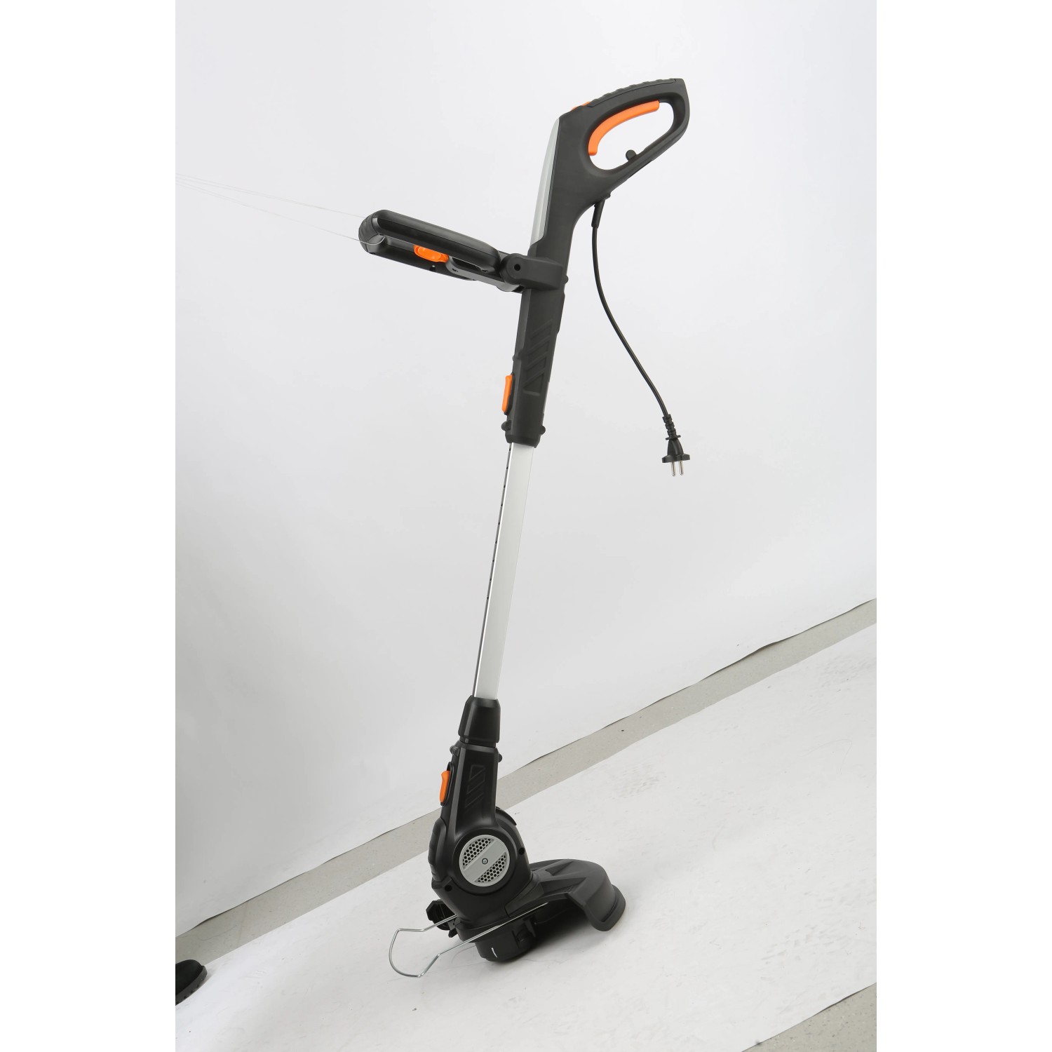 Texas Elektro-Trimmer Pro Trim 100: Leichter Rasentrimmer mit Teleskopgriff für präzise Kantenschnitte.