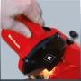 Einhell GC-CS 85 E Sägekettenschärfgerät in Nutzung, rot, mit Hand am Griff.
