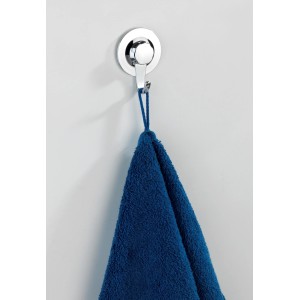 Wenko Ultra-Loc Wandhaken Valenza Chrom mit blauem Handtuch, Befestigung ohne Bohren.