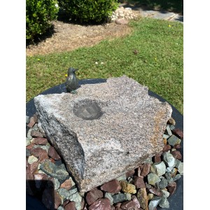 Brunnenkomplettset mit Granitstein, Wasserlauf und Bronze Eisvogel für den Garten.