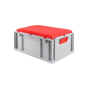 Graue Eurobox Seat Box mit rotem Sitzkissen, 44 Liter, geschlossen, mit Griffen. Ideal als Aufbewahrungs- und Transportbox.