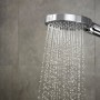 Hansgrohe Raindance Select S 120 Handbrause mit 3 Strahlarten in Chrom mit Wasserstrahl.