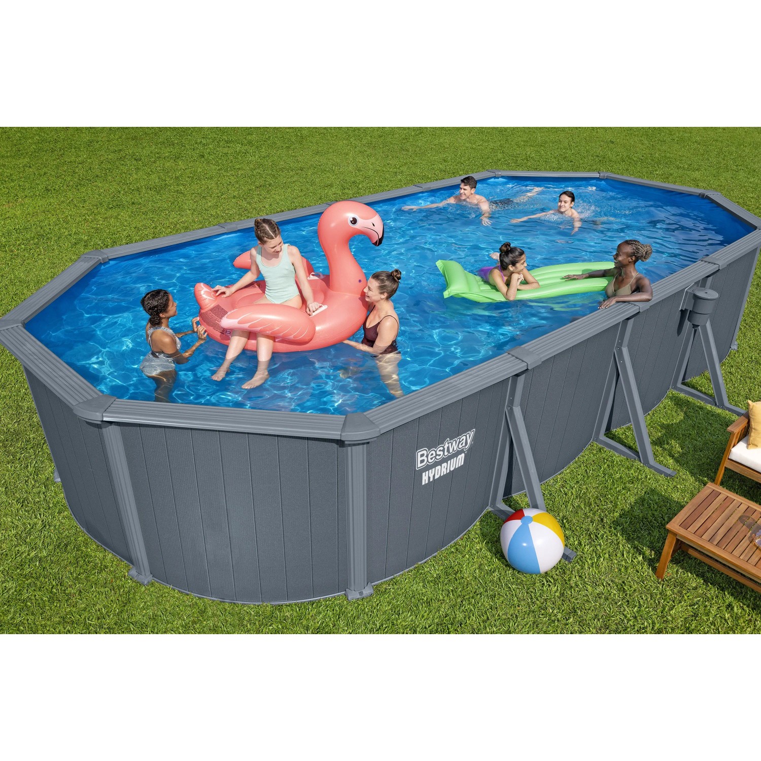 Ovaler Bestway Hydrium Stahlwandpool in Holzoptik (grau) mit Badespaß für die Familie.