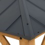 Detailansicht des anthrazitfarbenen Stahldachs und des Zedernholzrahmens vom Sunjoy Gazebo Trivor Pavillon.