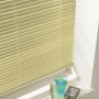 Beige Aluminium Jalousie (140x175cm) von Gardinia für Sicht- und Sonnenschutz am Fenster.
