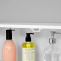 Detailaufnahme: Weißer Vasagle Wandschrank (18x60x60 cm) mit diversen Badutensilien.