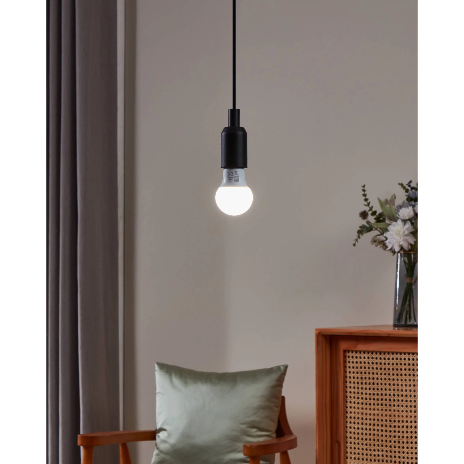 Eglo E27 LED Leuchtmittel in Globeform, 3,4 W, warmweißes Licht.