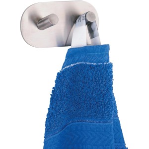 Wenko Wandhaken Strip-it Duo, Edelstahl matt, mit blauem Handtuch. Handtuchhalter für Bad und Küche.