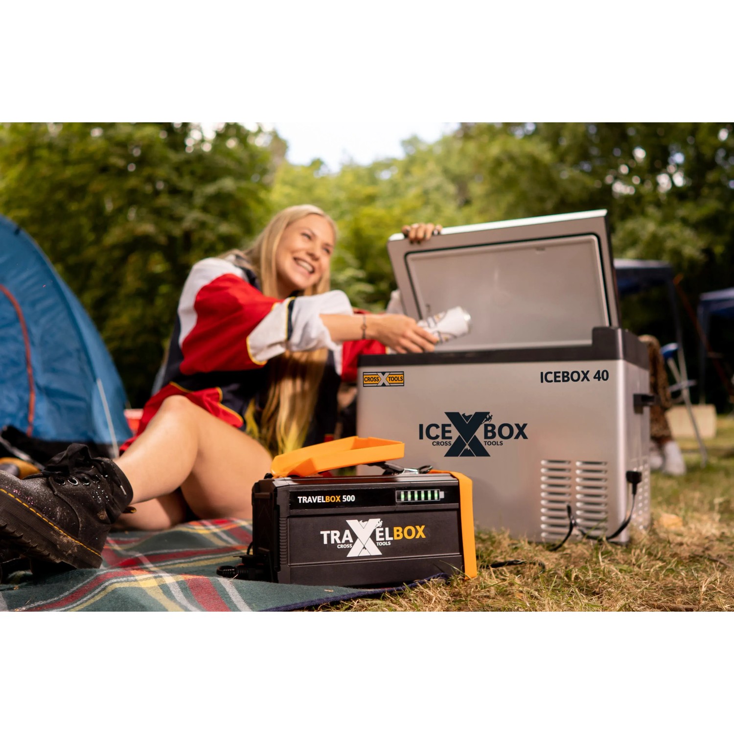 Cross Tools Icebox 40 Kompressor-Kühlbox mit Travelbox Akku im Outdoor-Einsatz.