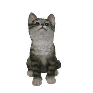 Sitzende Deko-Katzenbaby Figur von Sunny Garden, 20 cm, aus Polyresin.