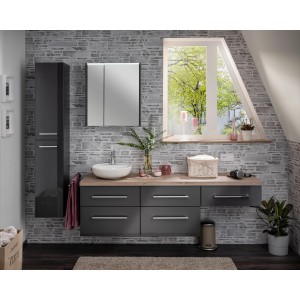 Fackelmann Spiegelschrank Denver, anthrazit, 60 cm, mit Softclose-Türen in Badezimmer-Szene.
