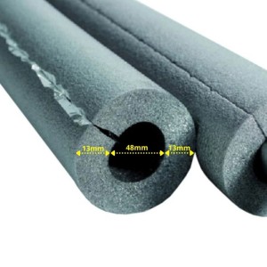Grauer Climaflex XT Isolierschlauch, selbstklebend, 48 mm Durchmesser, 13 mm Stärke, für Rohrdämmung.