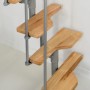 Minka Raumspartreppe Twister Buche grau, Detailansicht der Holzstufen und des grauen Geländers.