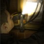 Energizer Hardcase Pivot Arbeitslampe im Einsatz, leuchtet hell eine Wand aus.