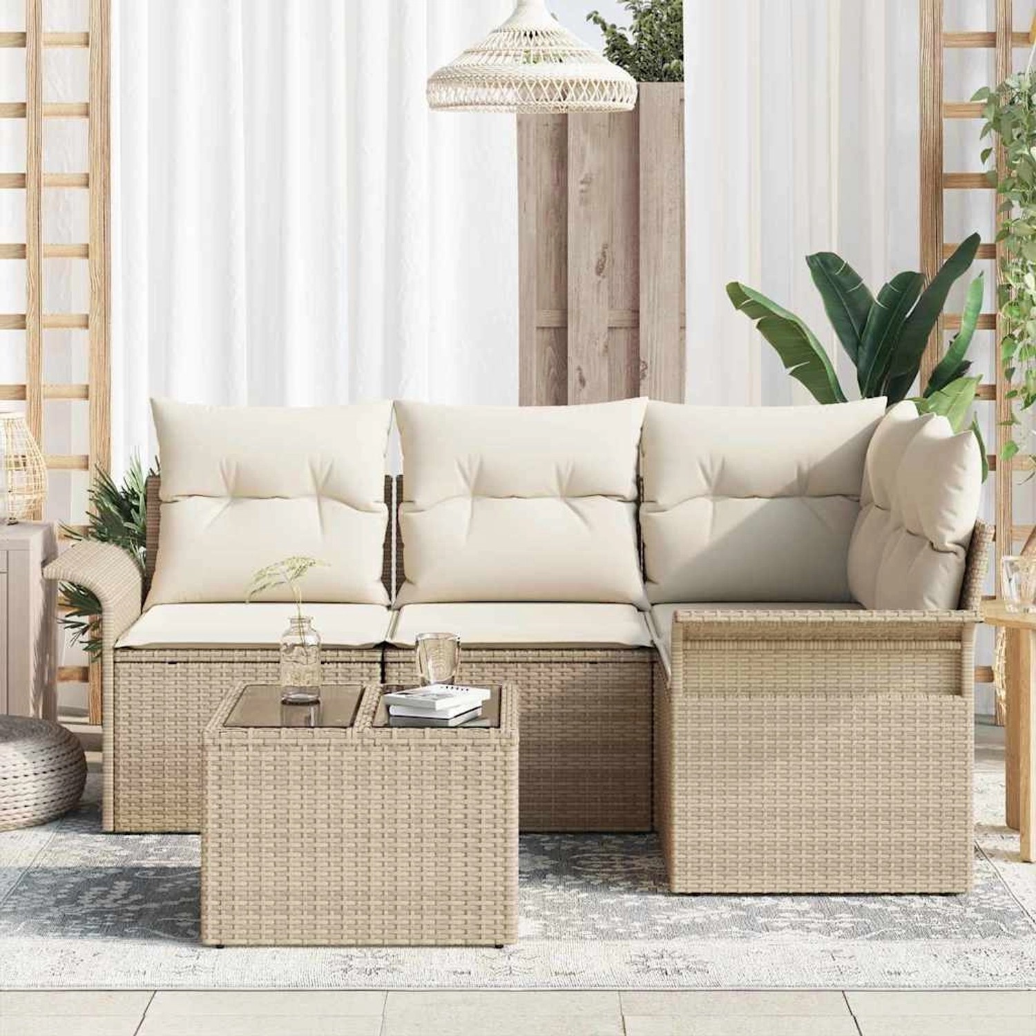 Beiges 5-teiliges Garten-Sofa-Set aus Poly Rattan mit Kissen und Tisch.