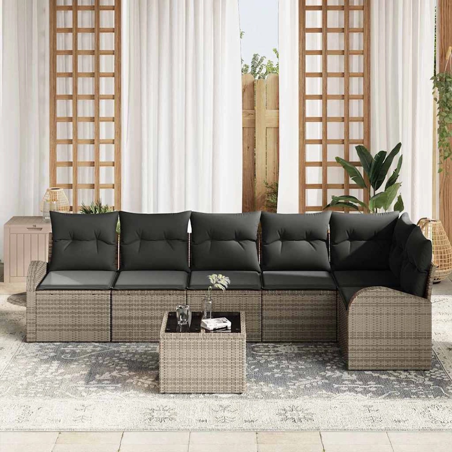 Graues 7-teiliges vidaXL Garten-Sofa-Set aus Rattan mit Tisch und Kissen.