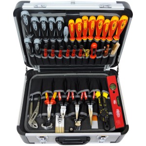 Geöffneter Famex Werkzeugkoffer Professional, 128-teilig, gefüllt mit Werkzeugset, Schraubendrehern, Zangen und Wasserwaage.